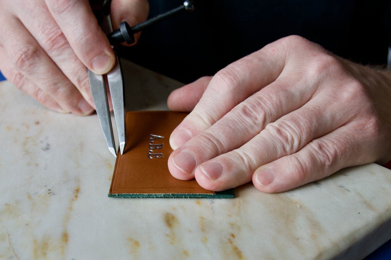 leather craftsman marking stitch lines